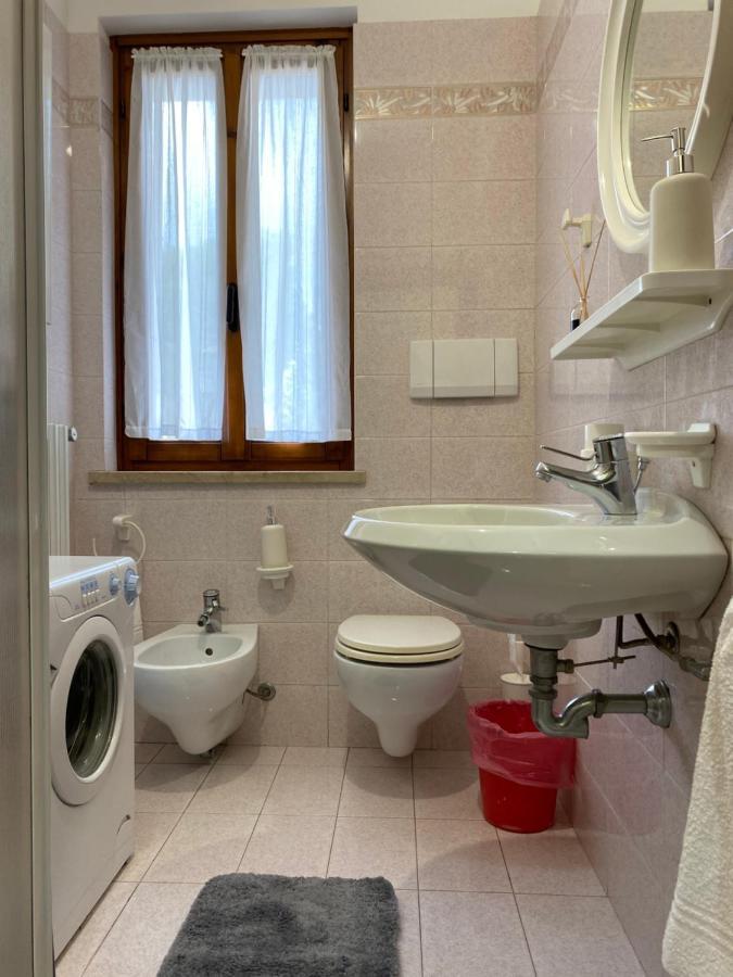 Free Parking - Blue Apartment Vicino Al Centro 시르미오네 외부 사진