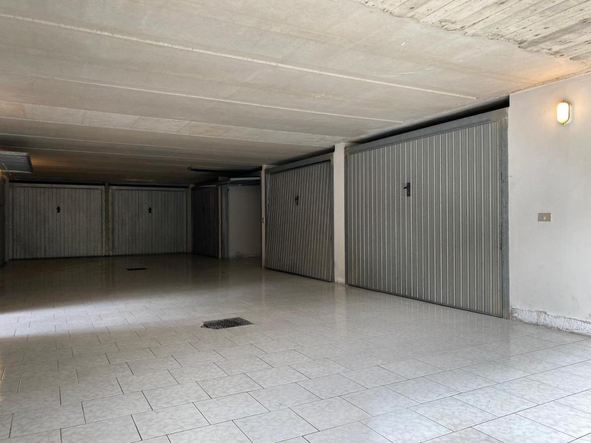 Free Parking - Blue Apartment Vicino Al Centro 시르미오네 외부 사진