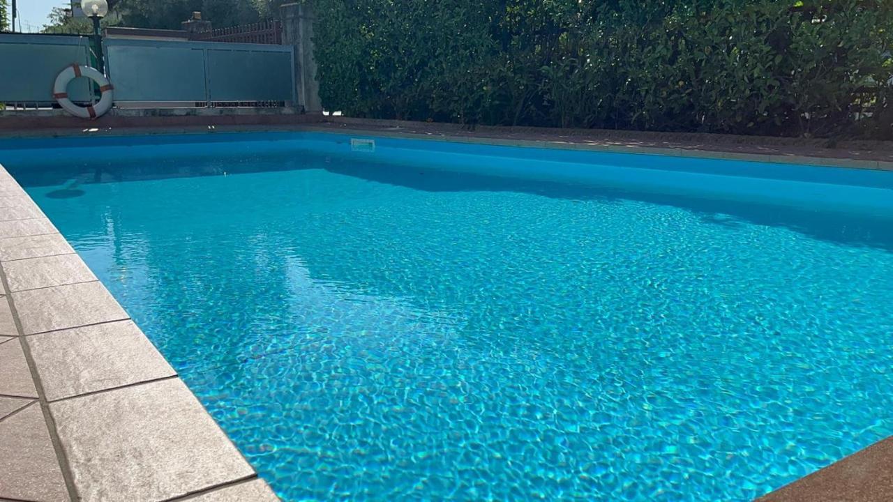 Free Parking - Blue Apartment Vicino Al Centro 시르미오네 외부 사진